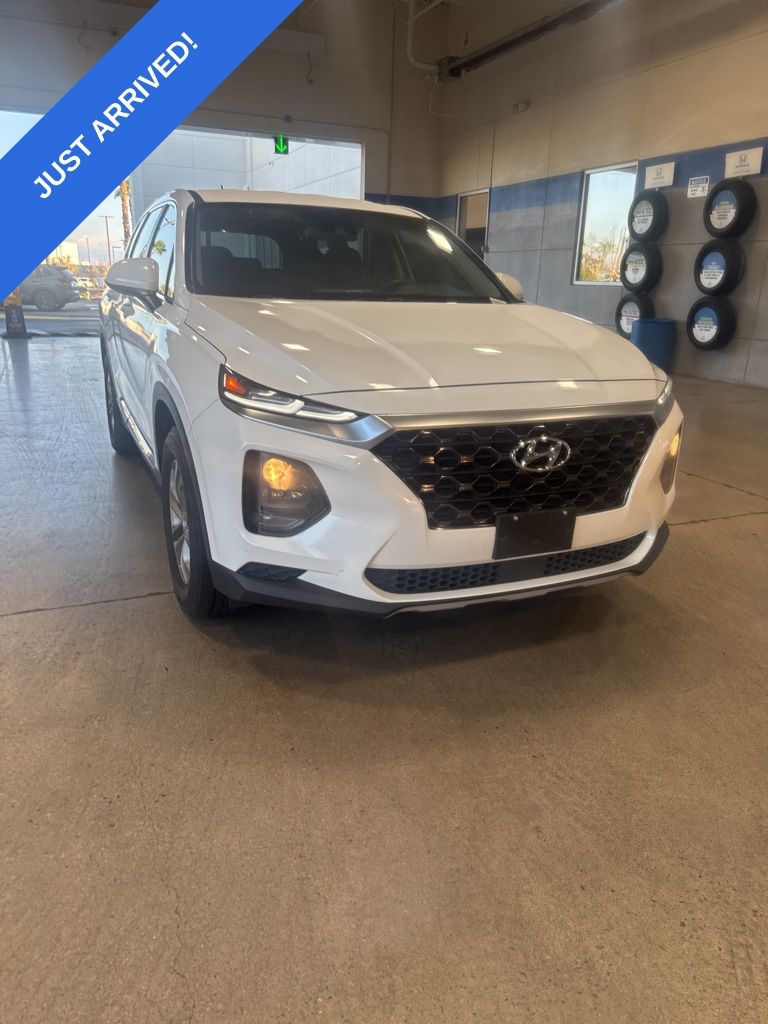2020 Hyundai Santa Fe SE photo 2