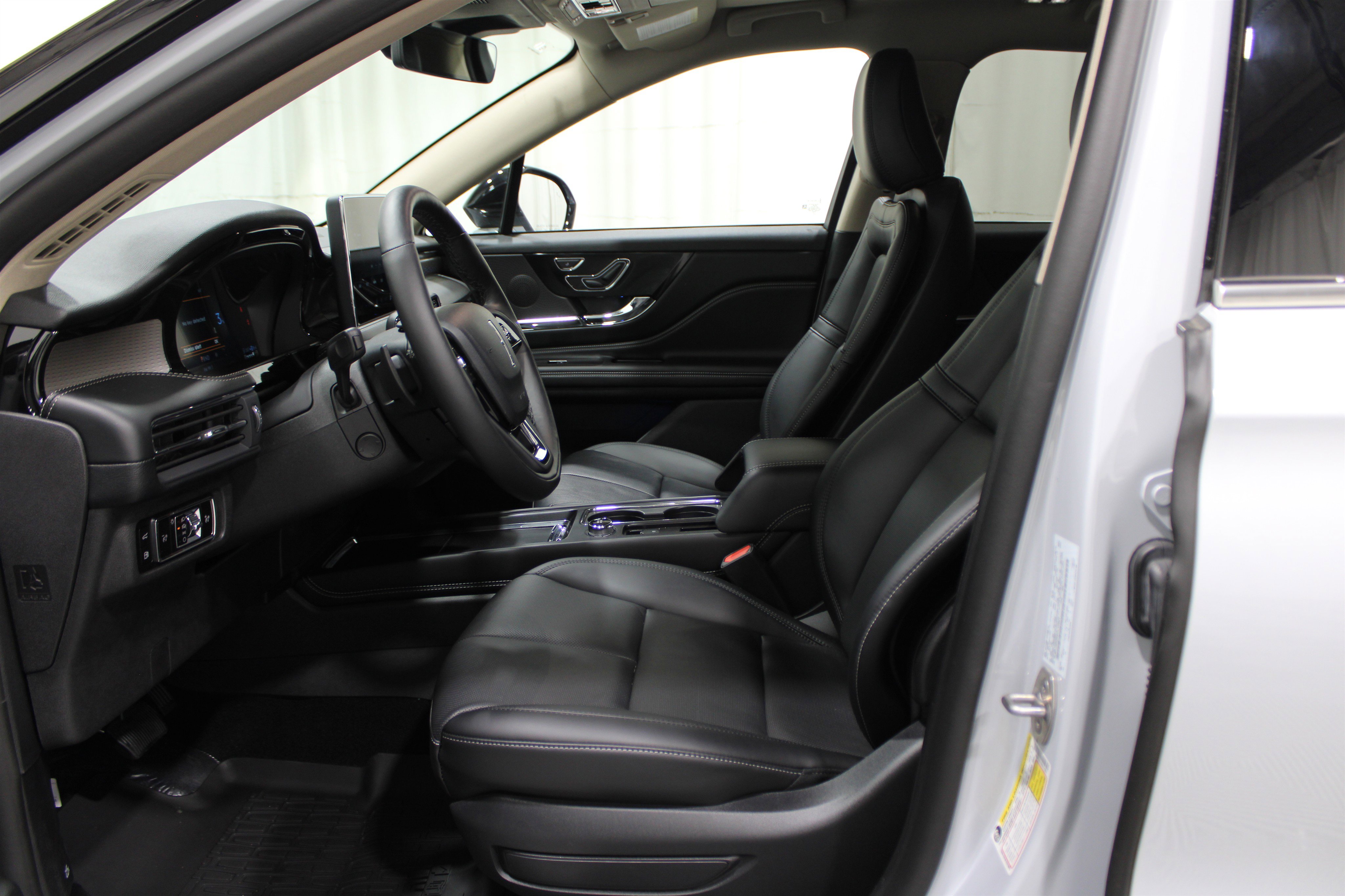 2025 Lincoln Corsair Grand Touring photo 3