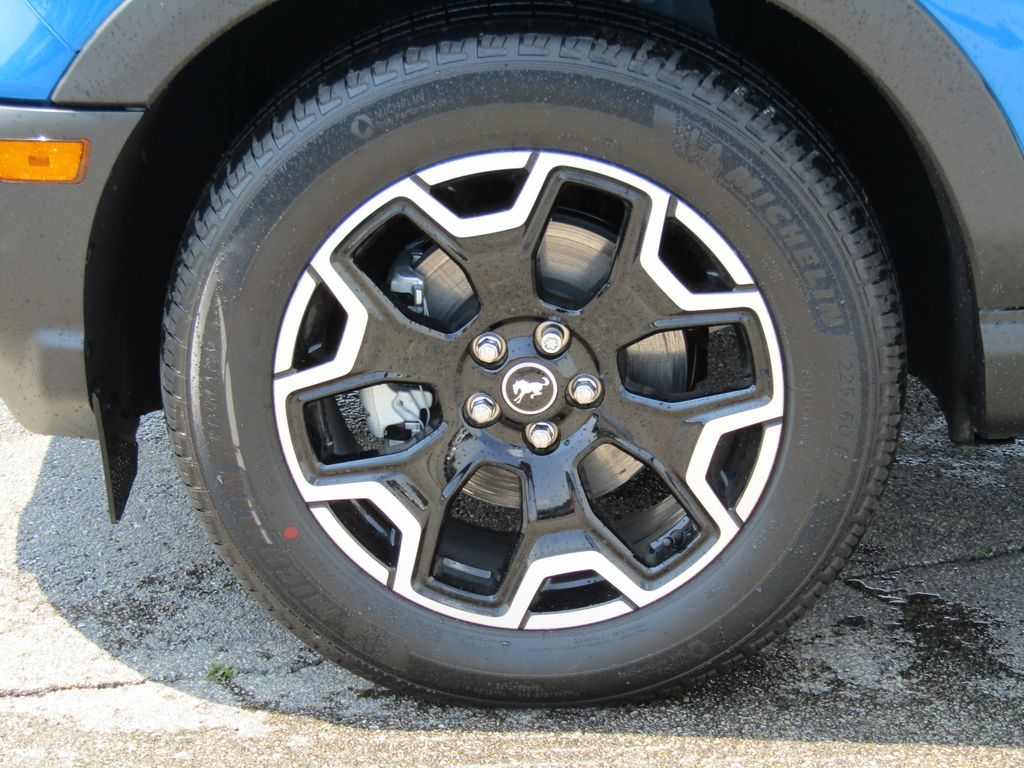 2025 Ford Bronco Sport Outer Banks photo 4