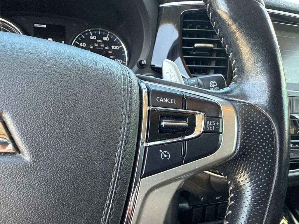 2018 Mitsubishi Outlander PHEV SEL photo 20
