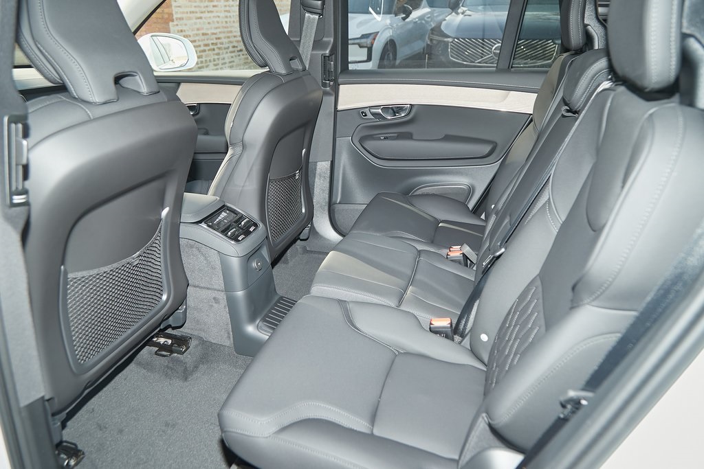 2025 VOLVO XC90 - Image 17