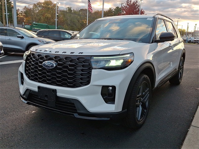 2026 Ford Explorer ST-Line photo 2