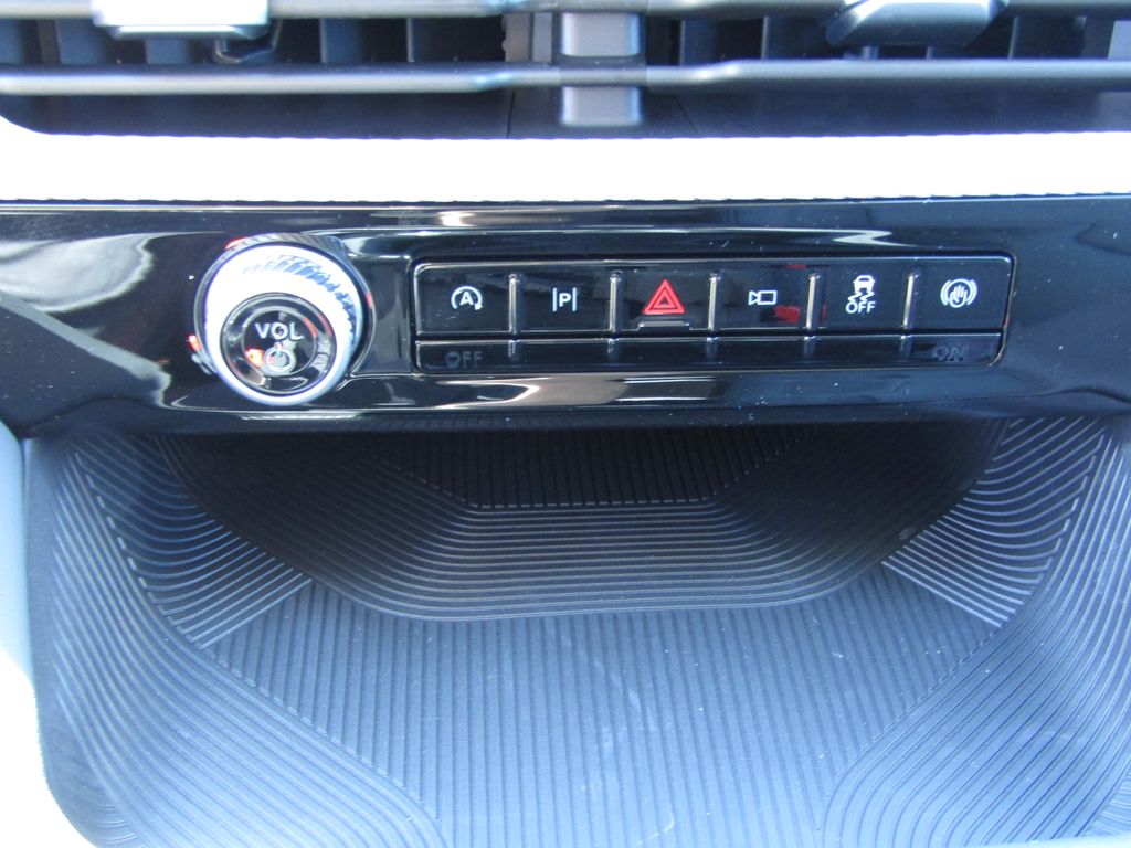 2025 Ford Explorer photo 23