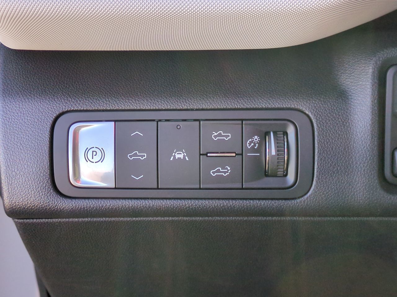 2025 Chevrolet Silverado EV RST photo 31