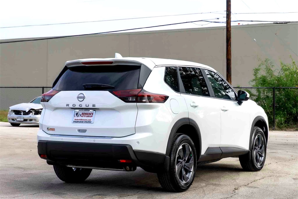 2026 Nissan Rogue SV photo 3