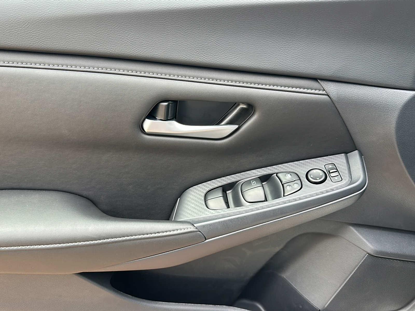 2025 Nissan Sentra SV photo 4