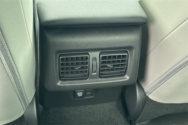 2025 Toyota Camry SE photo 14