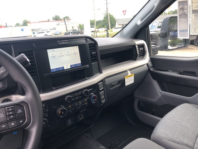 2025 Ford F-350 photo 17