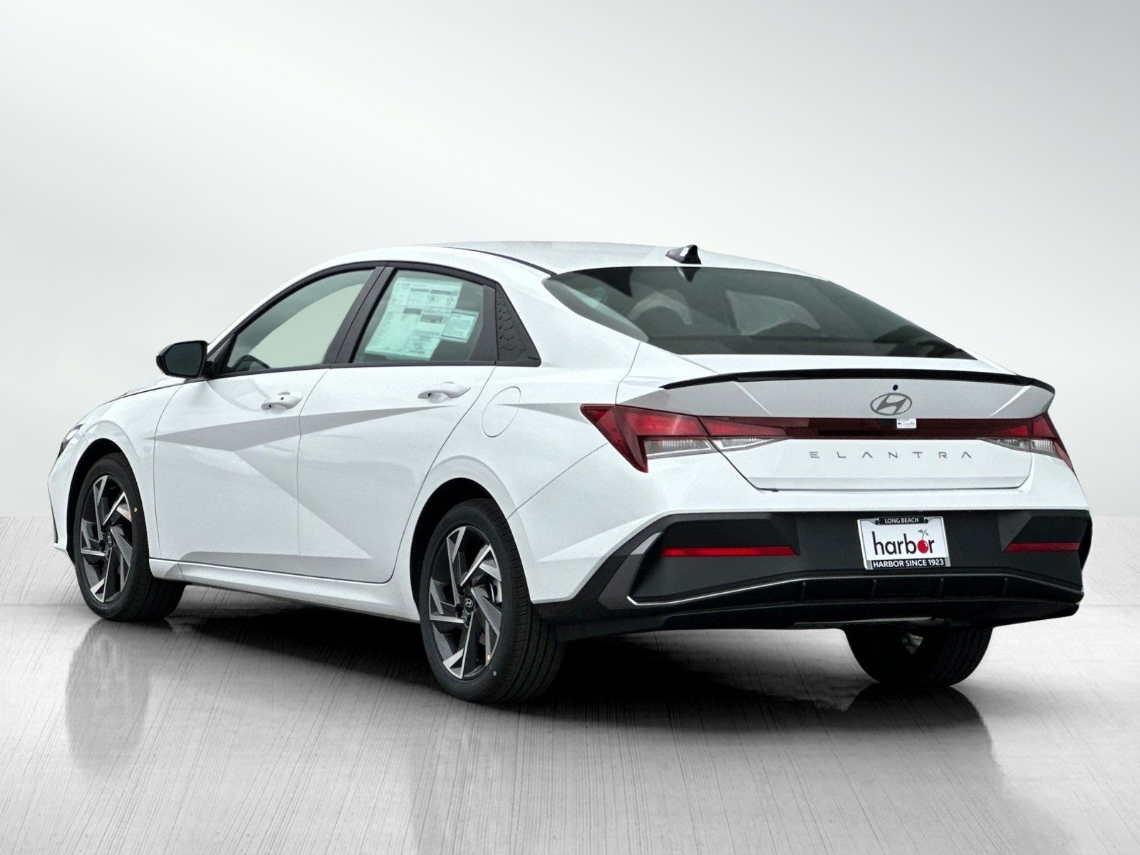 2025 Hyundai Elantra SEL Sport photo 5