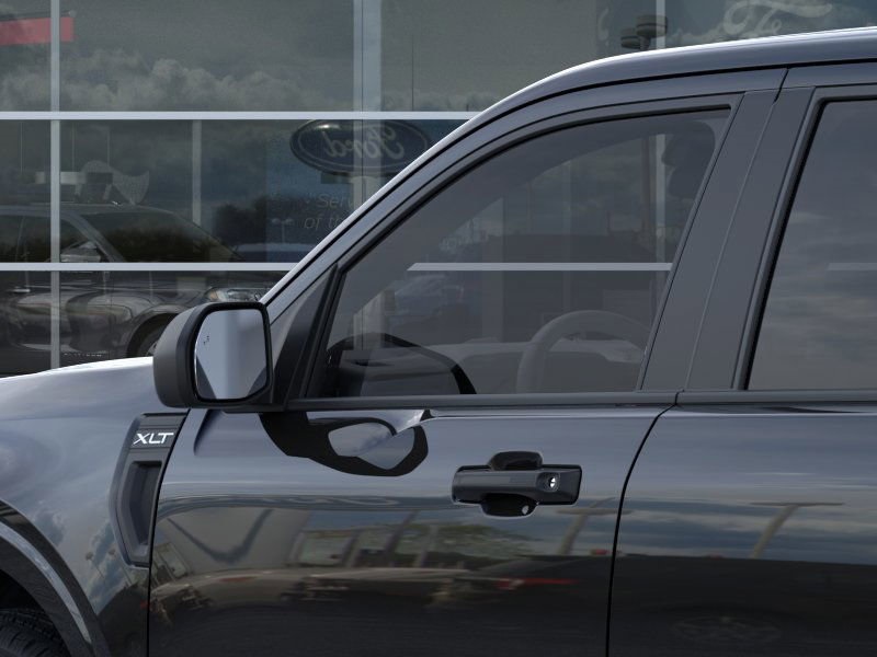 2025 Ford Maverick XLT photo 2