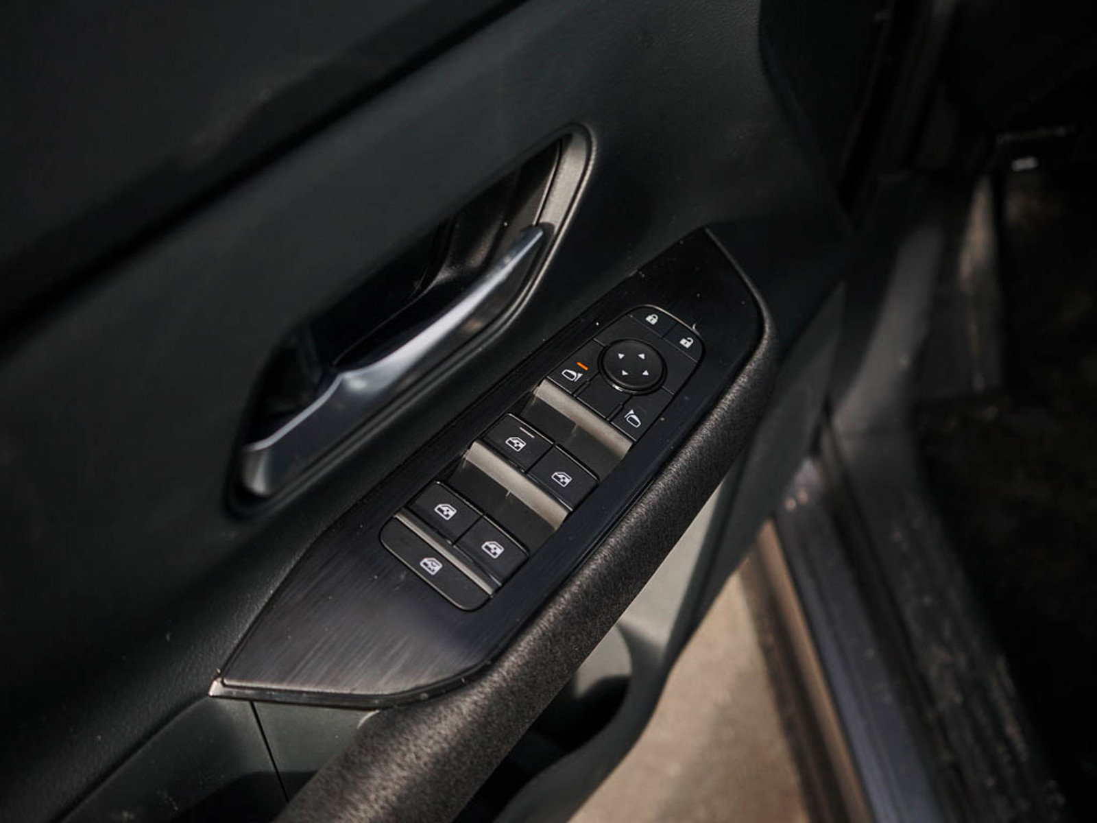 2025 Nissan Kicks SV photo 17