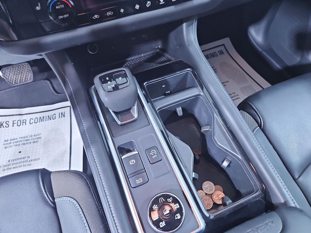 2024 Nissan Pathfinder SL photo 21