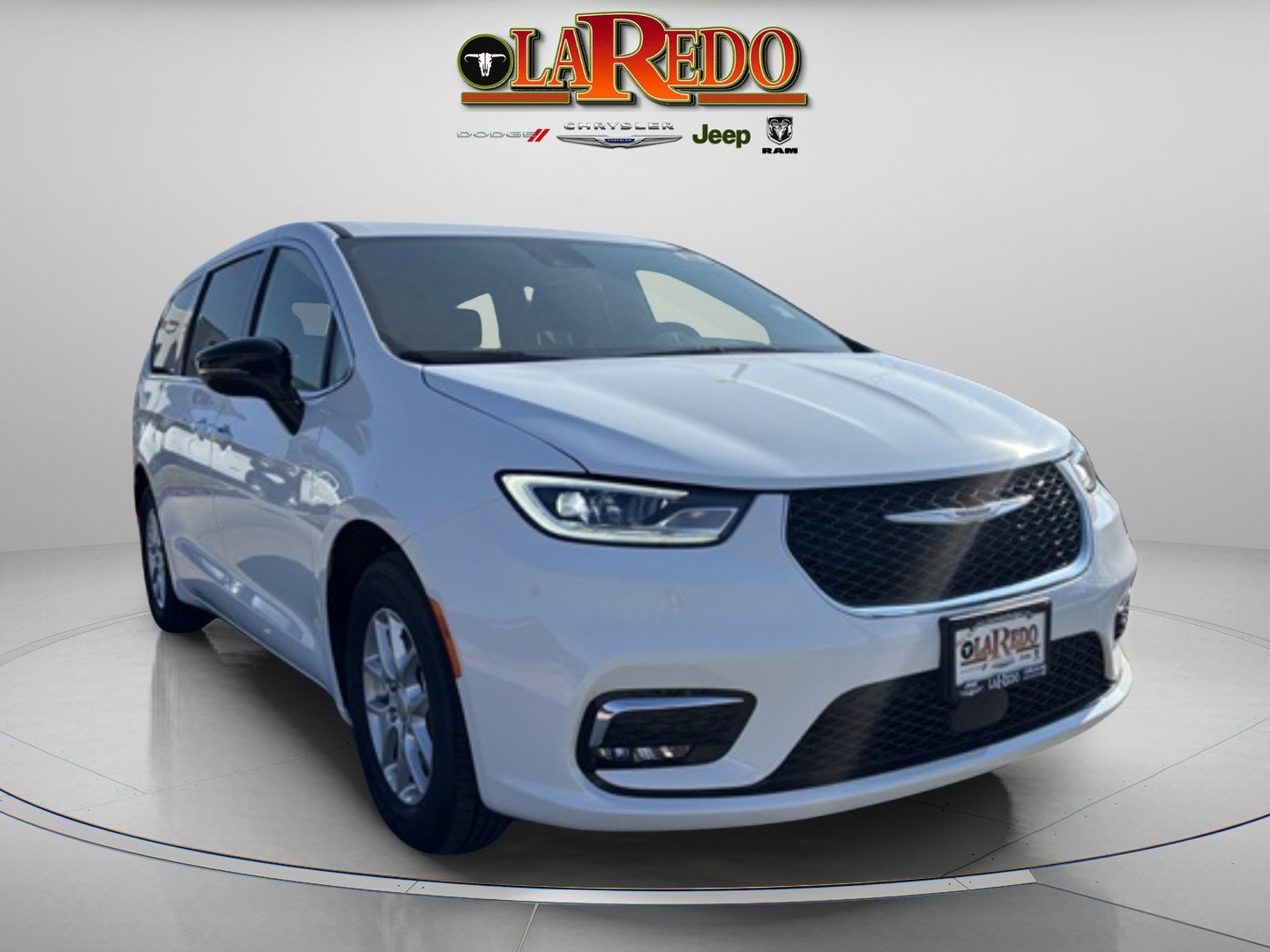 2026 Chrysler Pacifica Select's photo