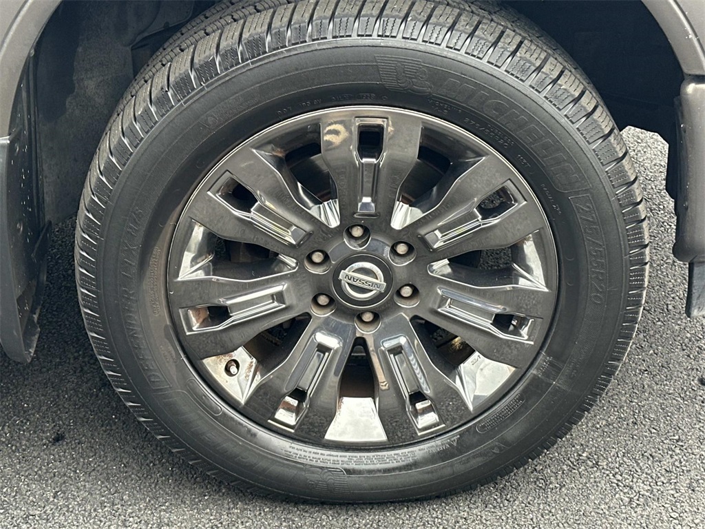 2017 Nissan Titan Platinum Reserve photo 7