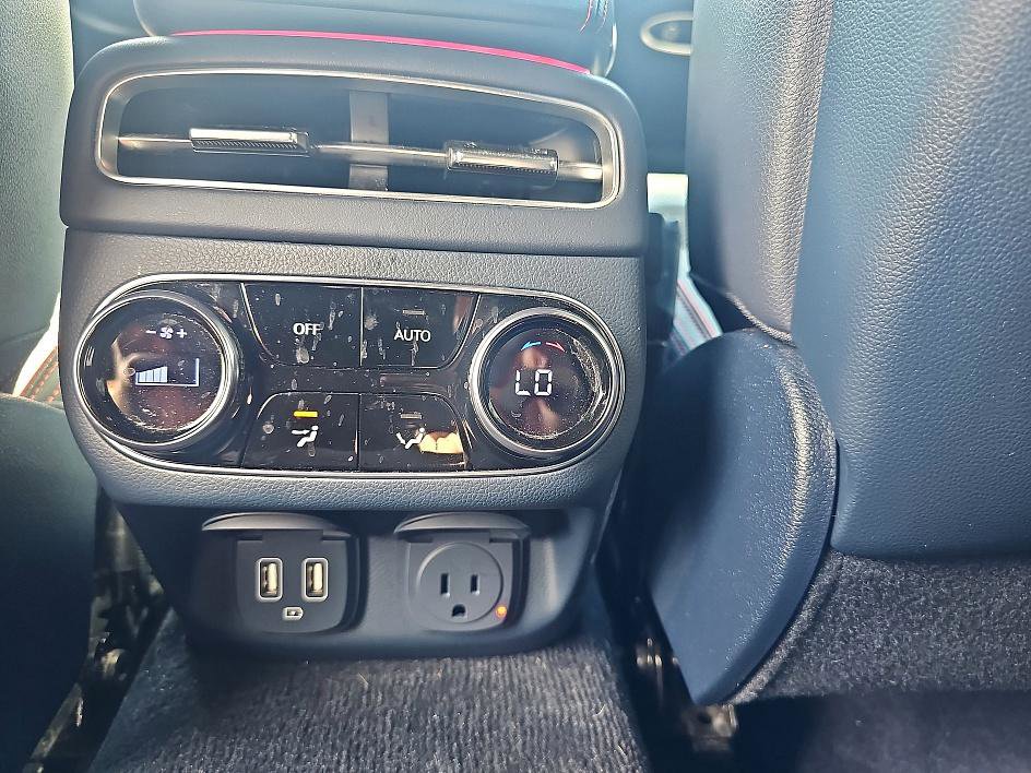 2023 Genesis GV70 2.5T Sport photo 32