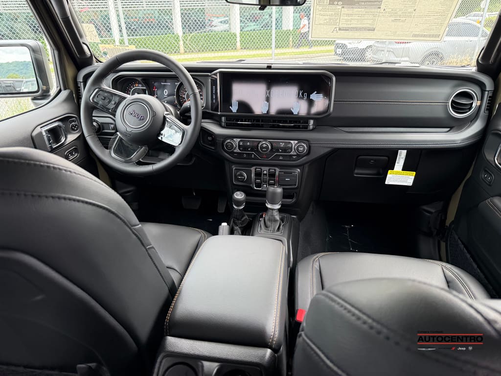 2025 Jeep Gladiator Sport photo 3