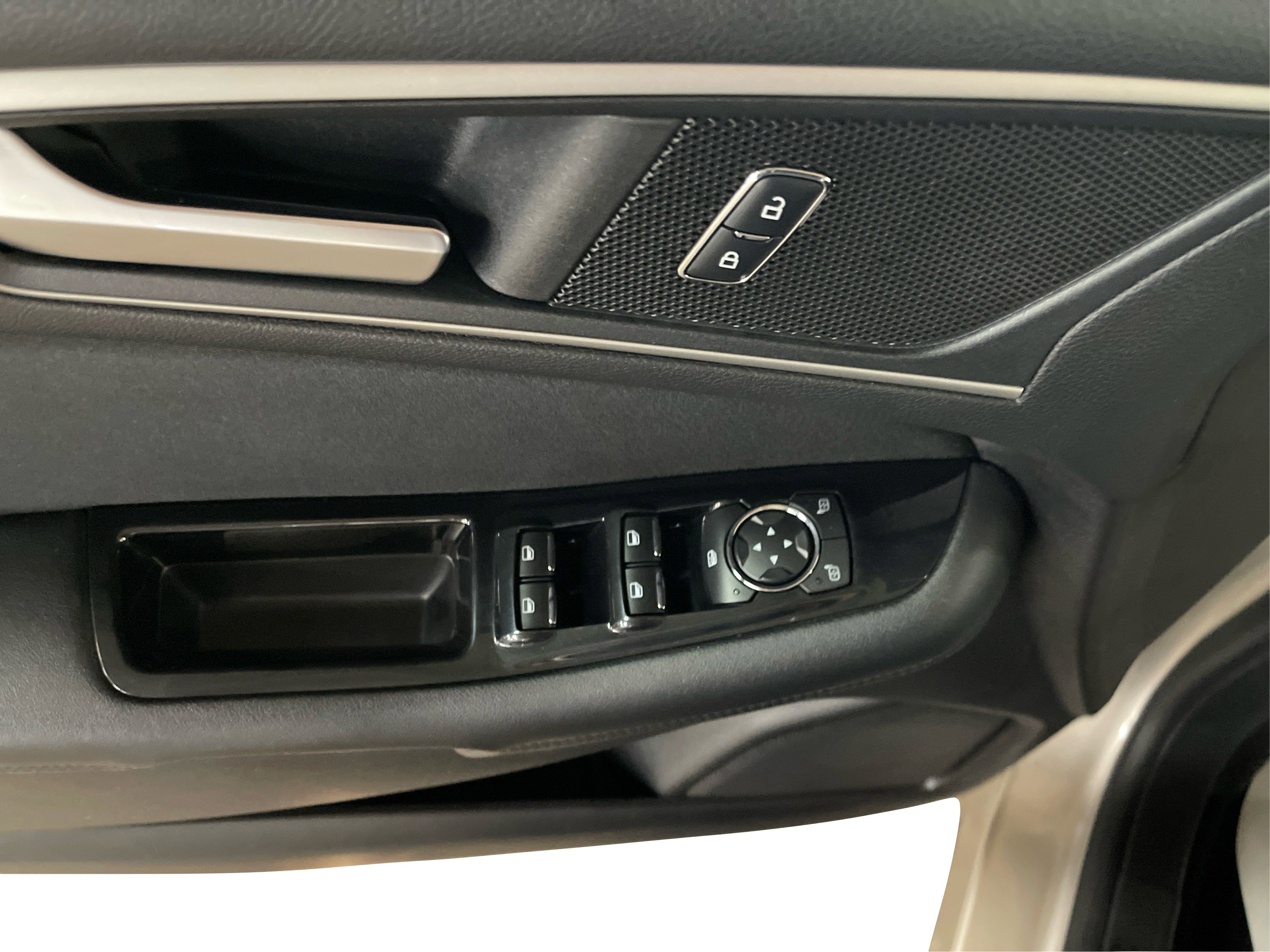 2017 Ford Edge SEL photo 17