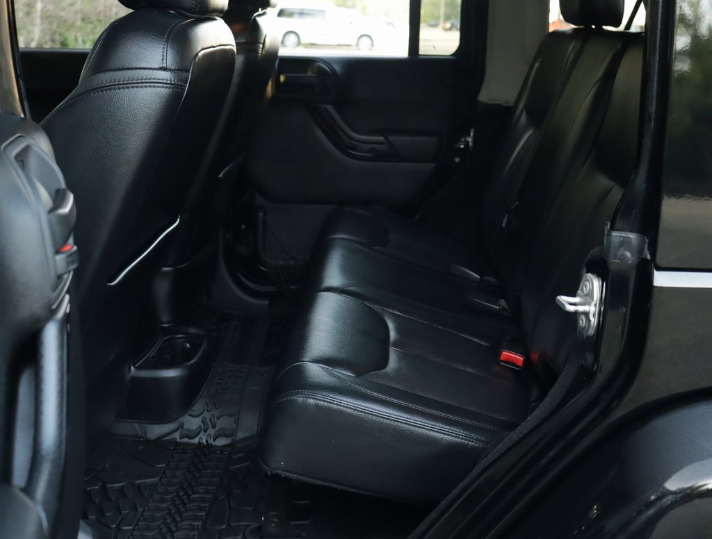 2015 Jeep Wrangler Unlimited Altitude photo 18