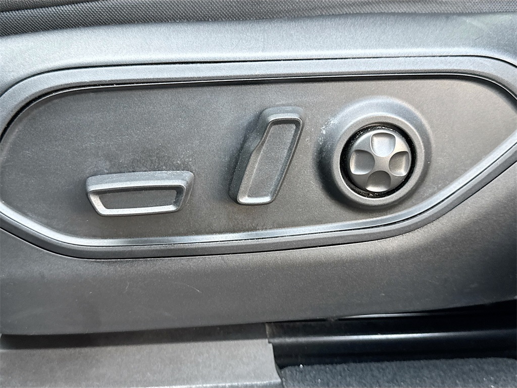 2023 Jeep Cherokee Base photo 19