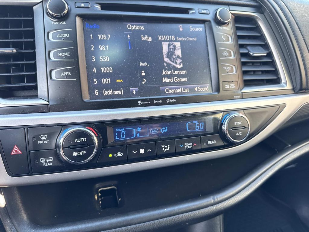 2019 Toyota Highlander SE XLE photo 23