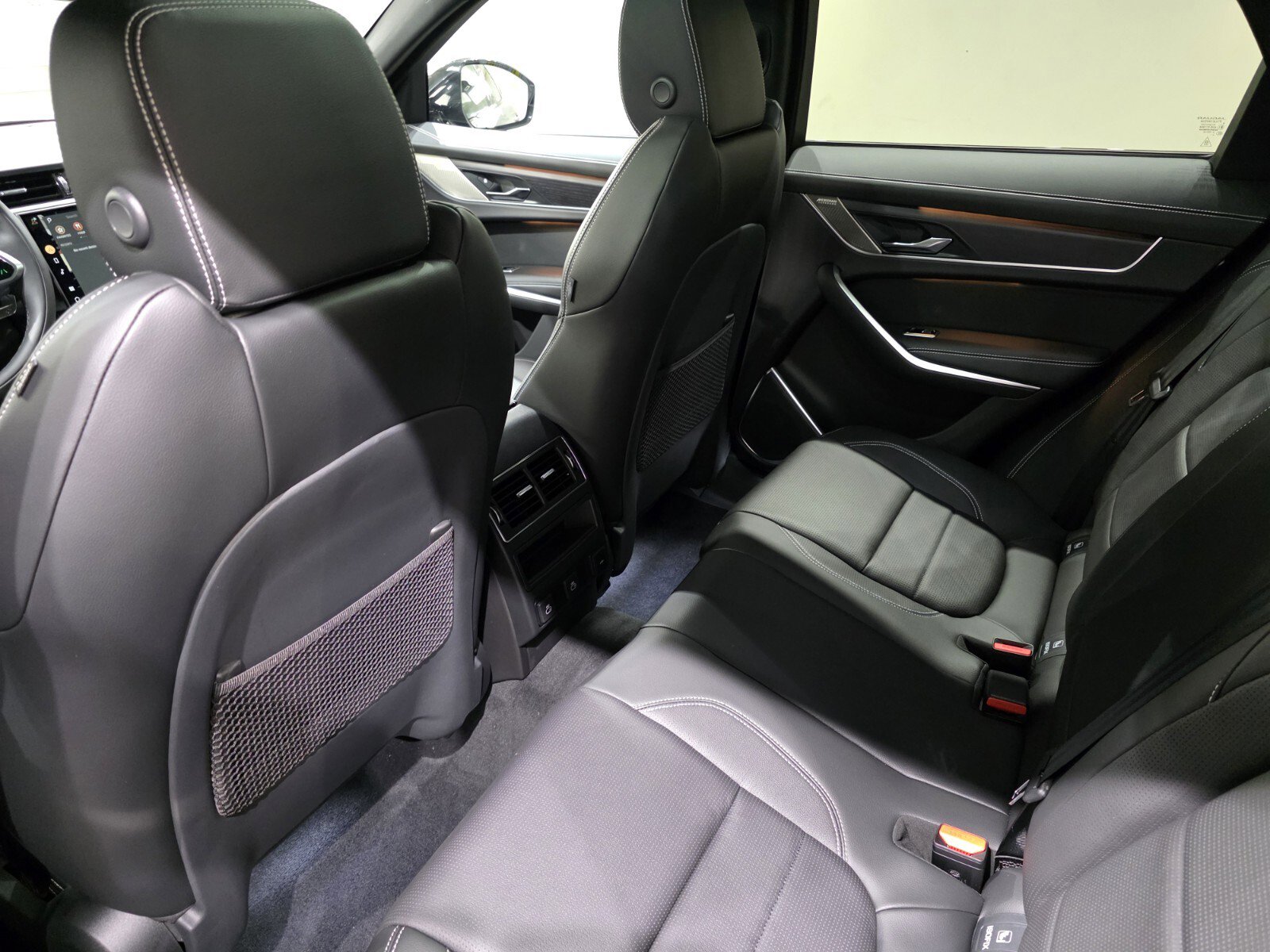 2026 Jaguar F-PACE R-Dynamic S P250 photo 11
