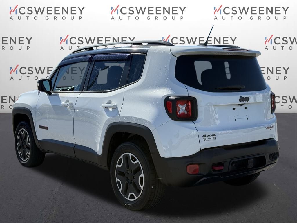 2015 Jeep Renegade Trailhawk photo 2