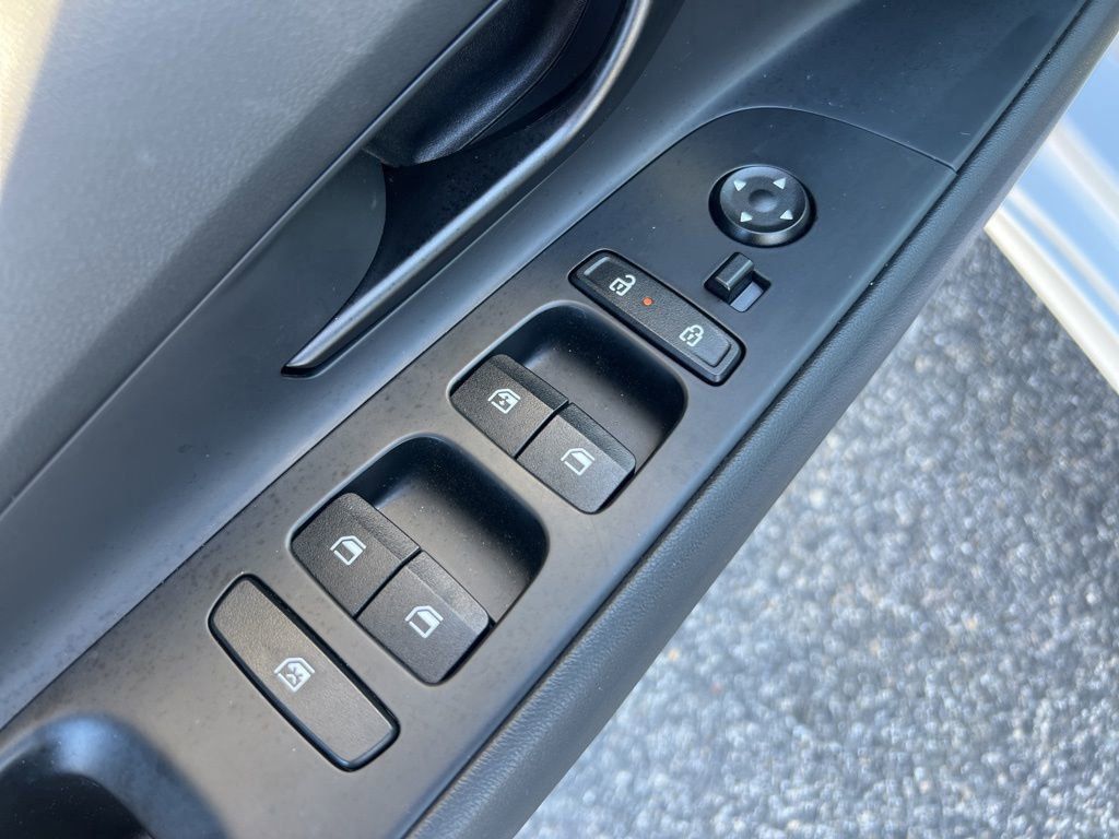 2025 Hyundai Elantra SEL Sport photo 9