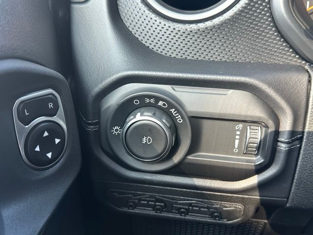 2025 Jeep Wrangler Rubicon photo 16