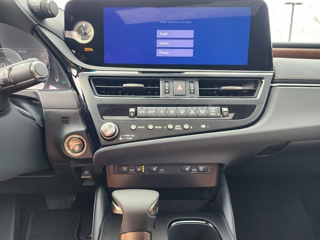 2025 Lexus ES 300h photo 22