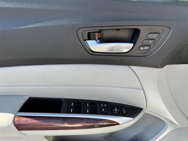 2016 Acura TLX Technology photo 13