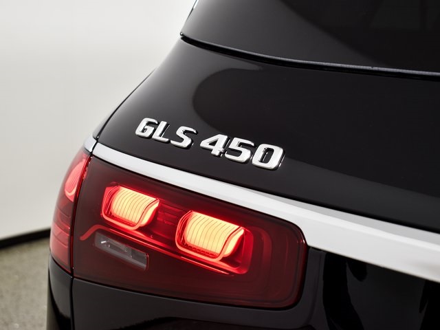 2026 Mercedes Benz GLS 450 4MATIC photo 4