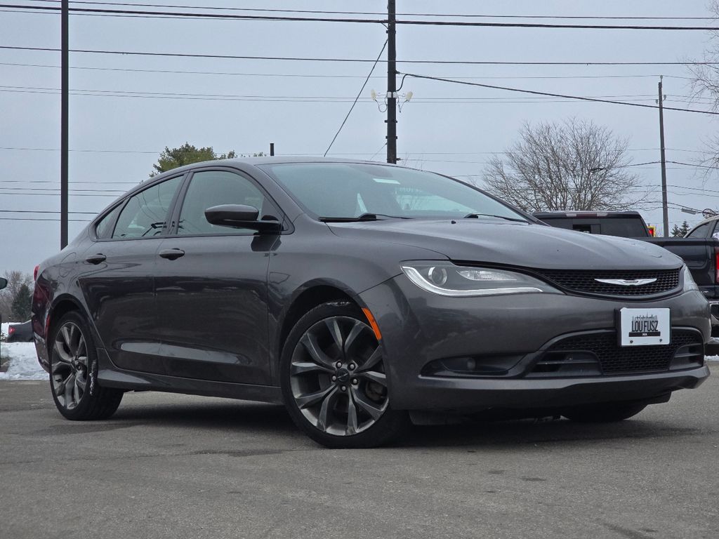 2015 Chrysler 200 S's photo