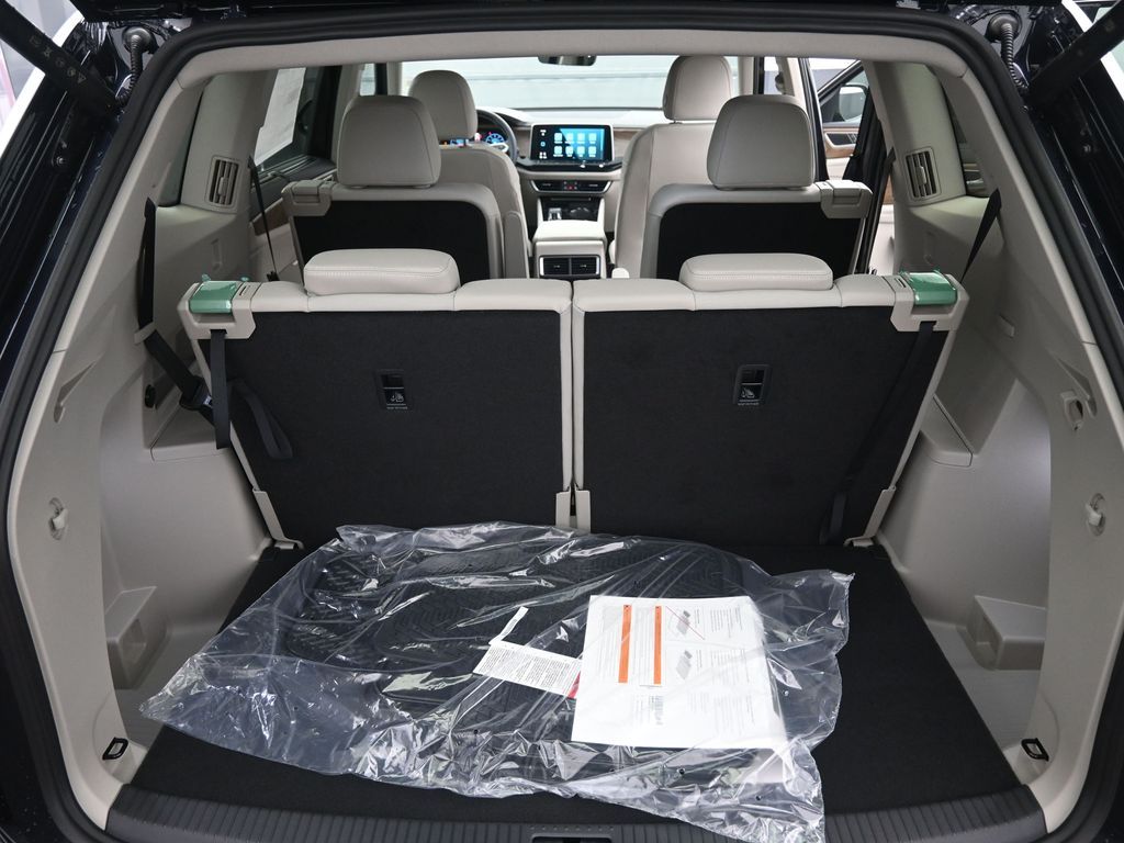 2025 Volkswagen Atlas SE Technology photo 40
