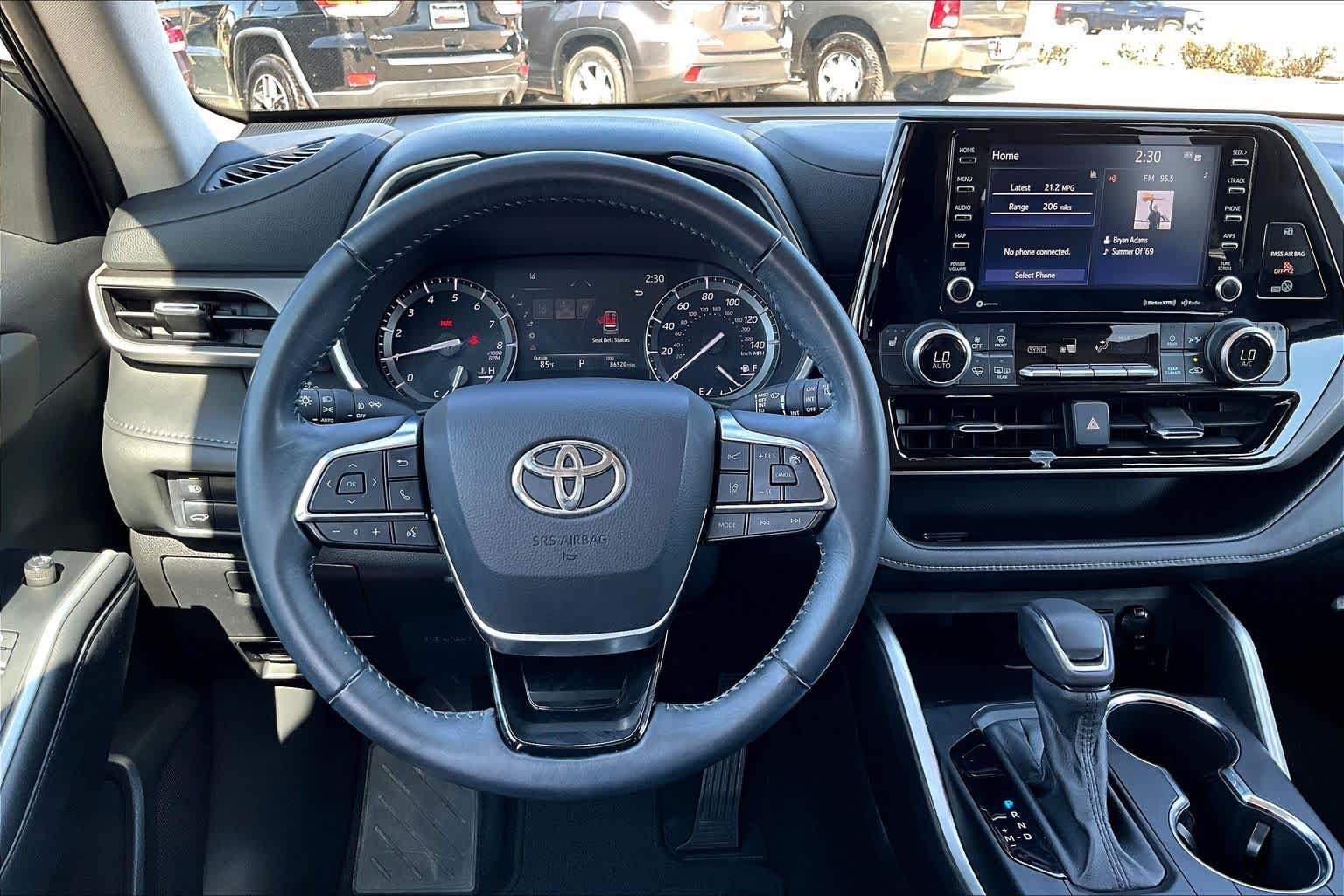2021 Toyota Highlander XLE photo 2