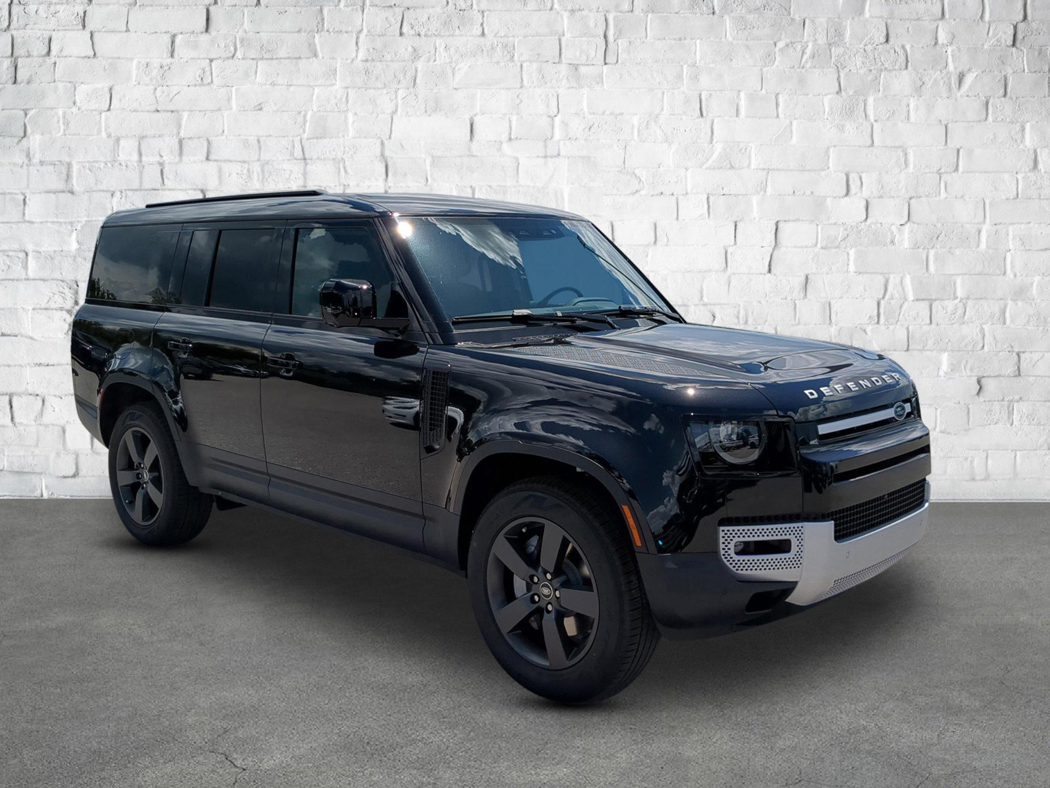 2025 Land Rover Defender 130 S photo 6
