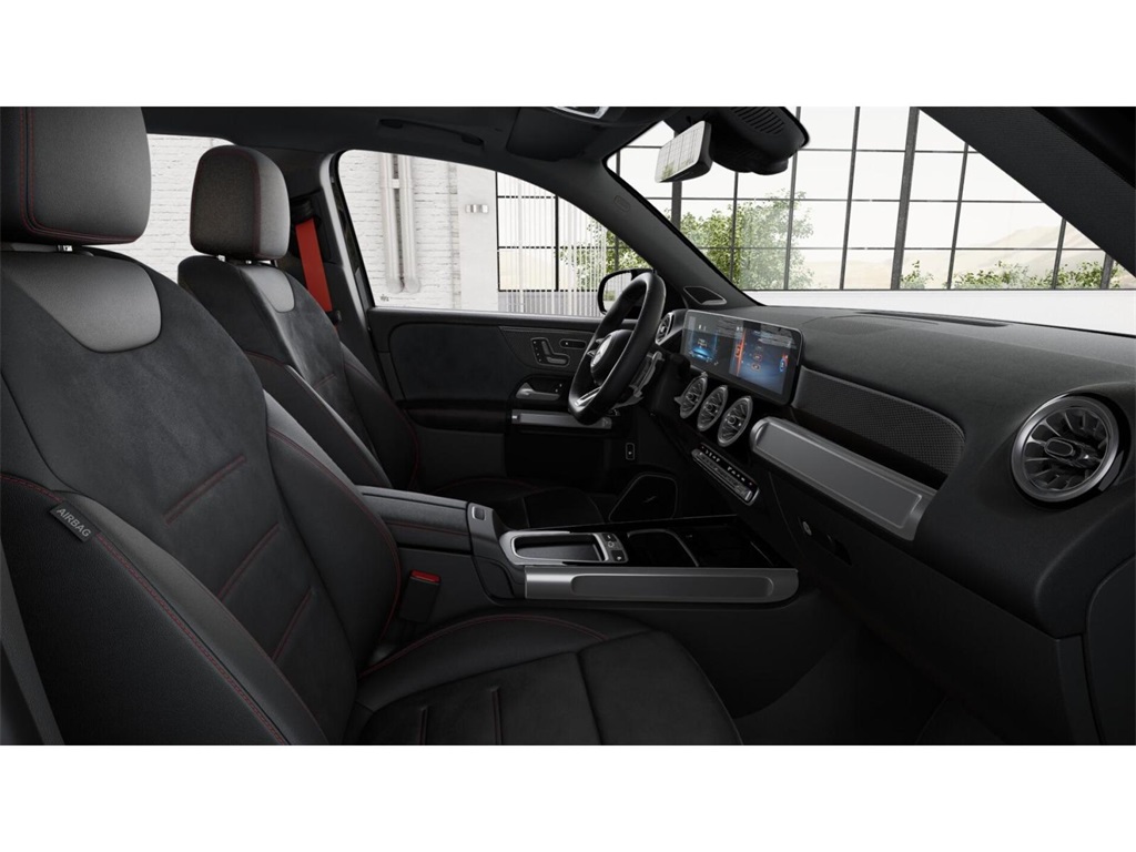 2025 Mercedes Benz GLB 35 AMG 4MATIC photo 4