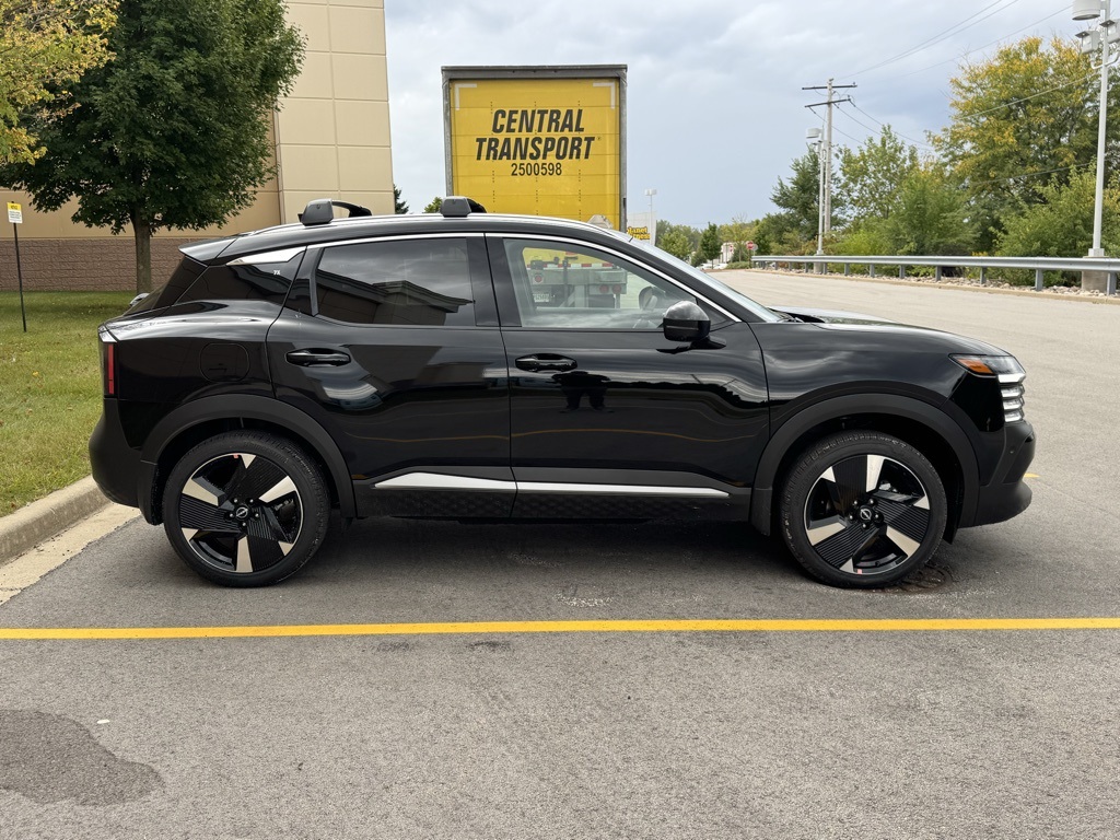 2026 Nissan Kicks SR photo 3