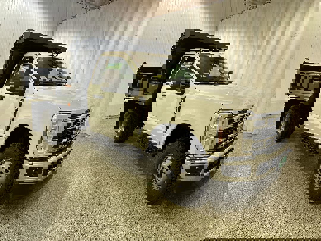 2025 Ford F-350 Super Duty Chassis Cab XL's photo