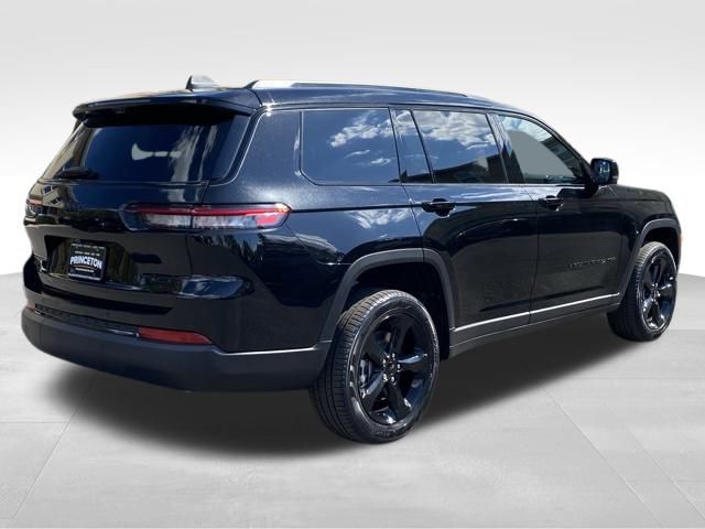2025 Jeep Grand Cherokee Limited photo 2