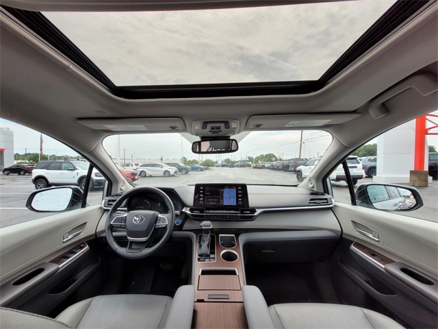2024 Toyota Sienna XLE photo 34