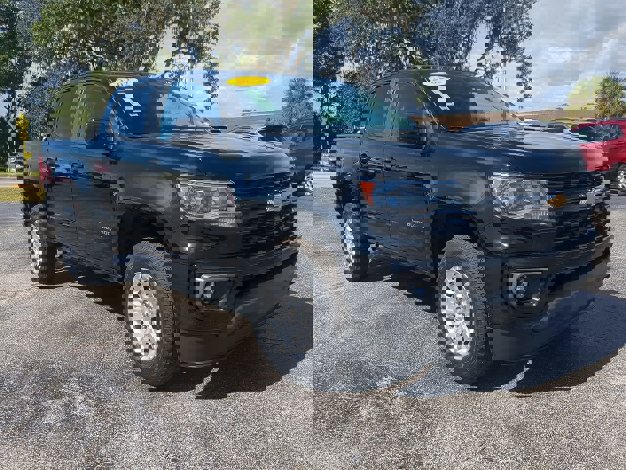 2022 Chevrolet Colorado LT photo 2