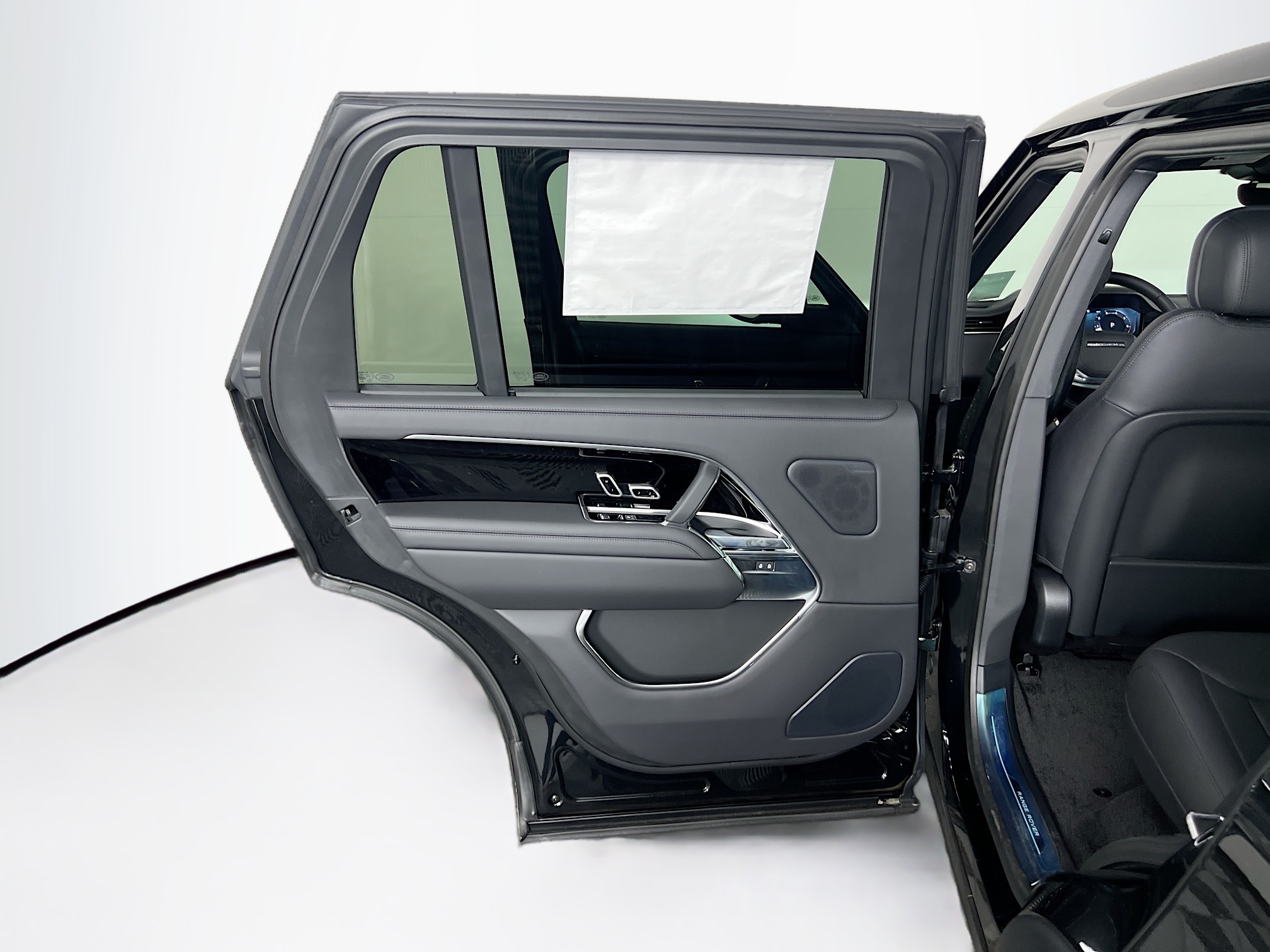 2025 Land Rover Range Rover SE photo 14