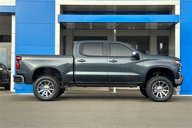 2020 Chevrolet Silverado 1500 LT photo 2