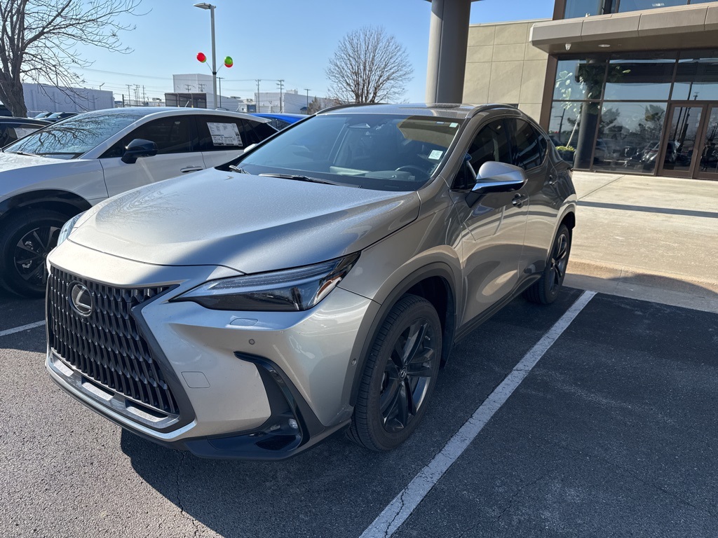 2023 Lexus NX PHEV 450h+'s photo