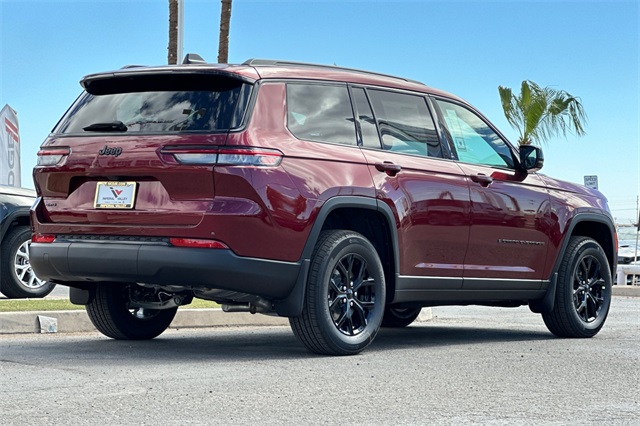 2025 Jeep Grand Cherokee Altitude photo 3