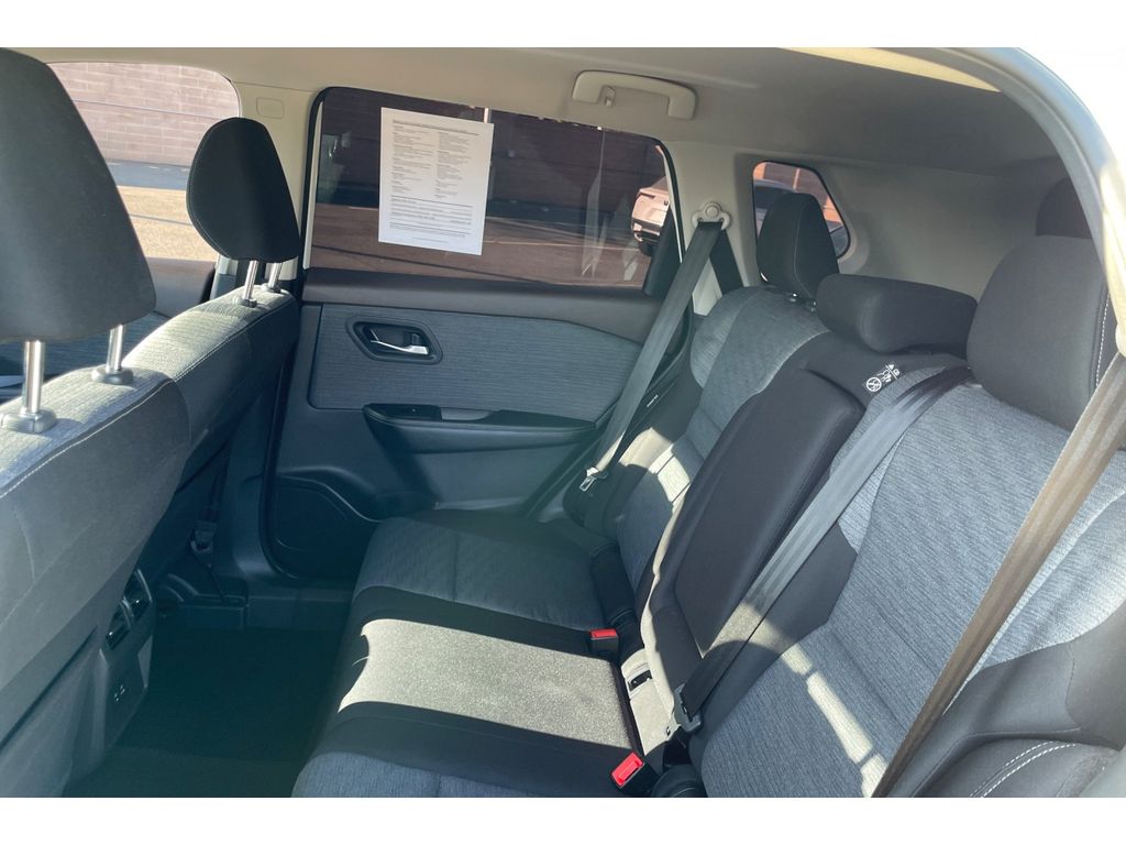 2021 Nissan Rogue SV photo 12