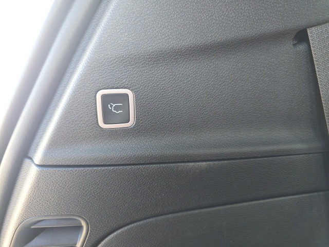 2026 Chrysler Pacifica Pinnacle photo 8