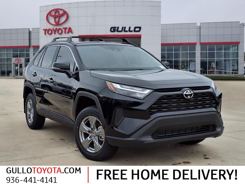 2025 Toyota RAV4 XLE's photo