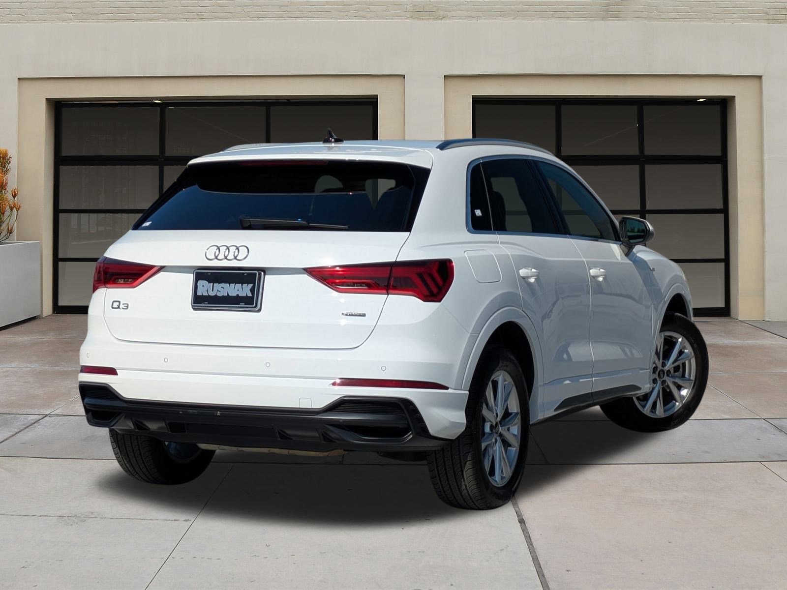 2022 Audi Q3 S line Premium photo 4