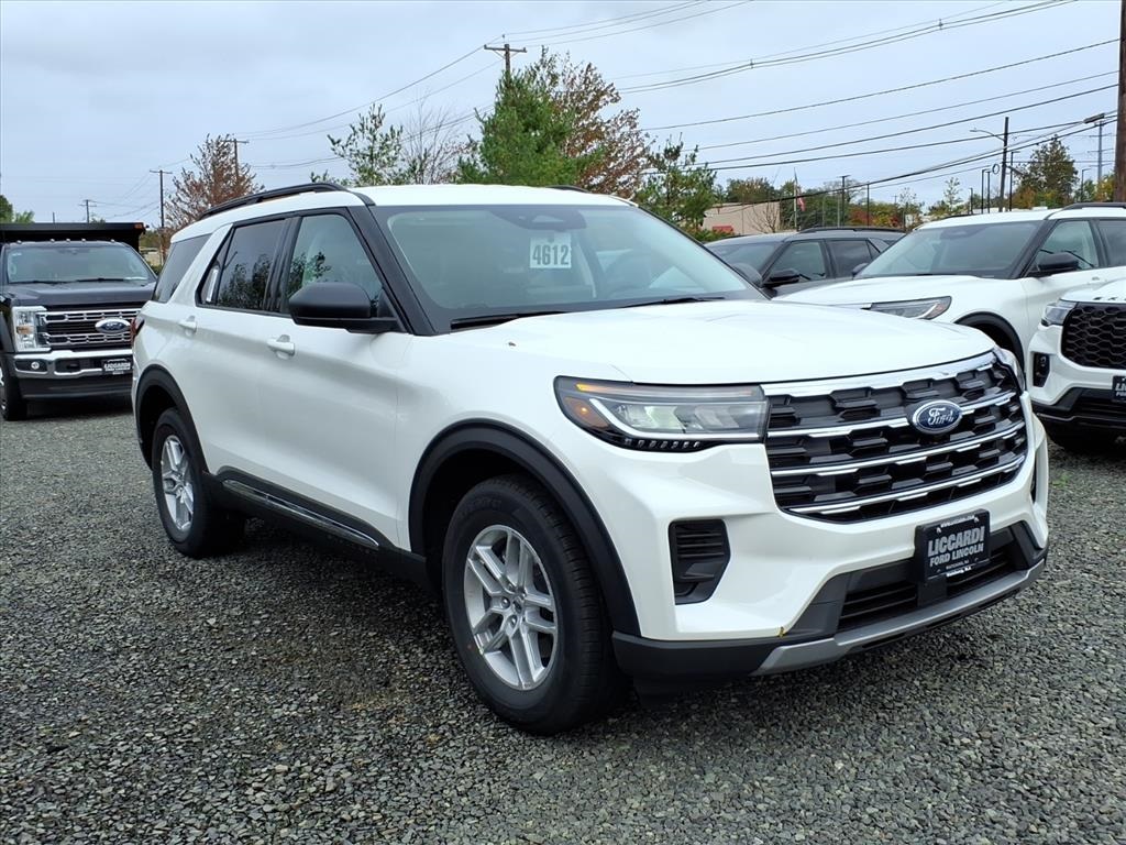 2025 Ford Explorer Active's photo
